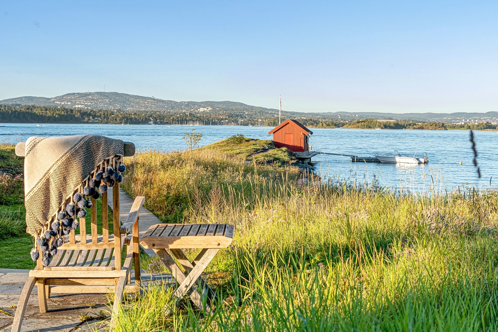 Oustøya gir deg muligheten til å oppleve det beste av natur, aktivitet og historie - kun en kort båttur fra byens puls i Sandvika. Galleribilde
