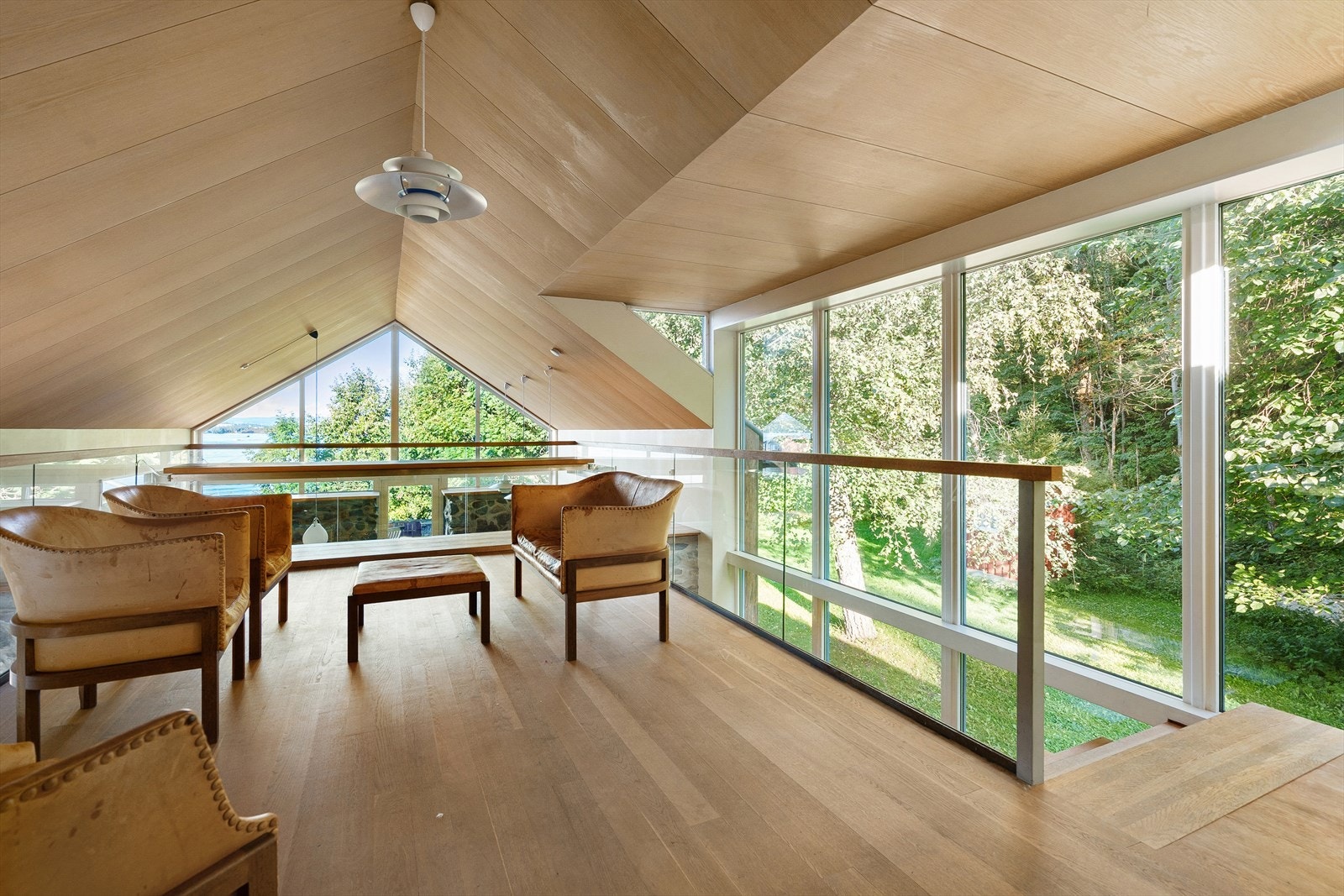 2. etasjen inneholder tre soverom og stue. Galleribilde