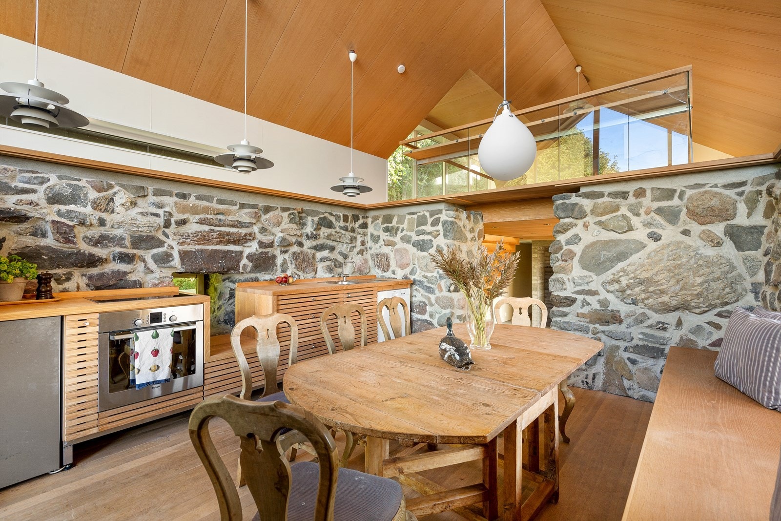 Gulvet er belagt med flott parkett. Galleribilde