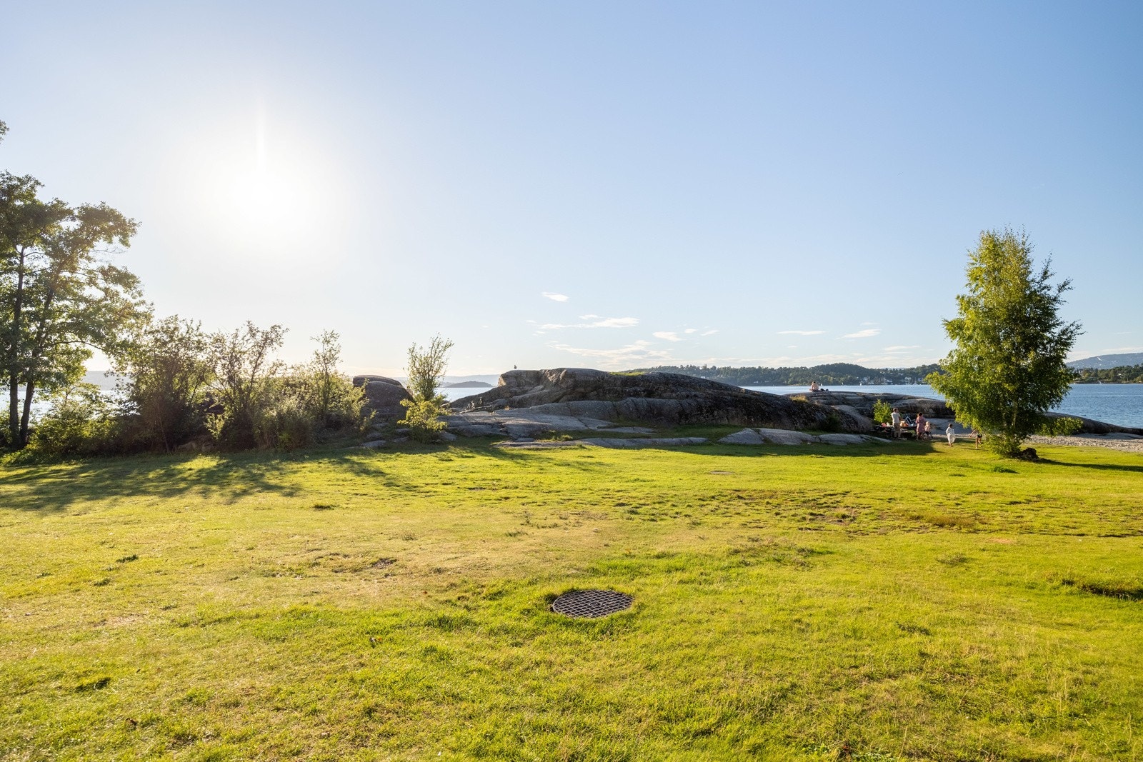 Et rikt fritidstilbud i nærmiljøet med flotte badestrender som Katten. Galleribilde