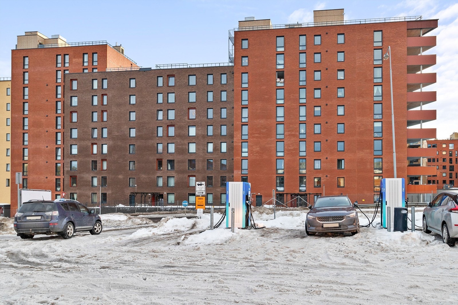 Leiligheten ligger rett ved Triaden kjøpesenter, kollektiv trafikk og "nye" Skårersletta Galleribilde