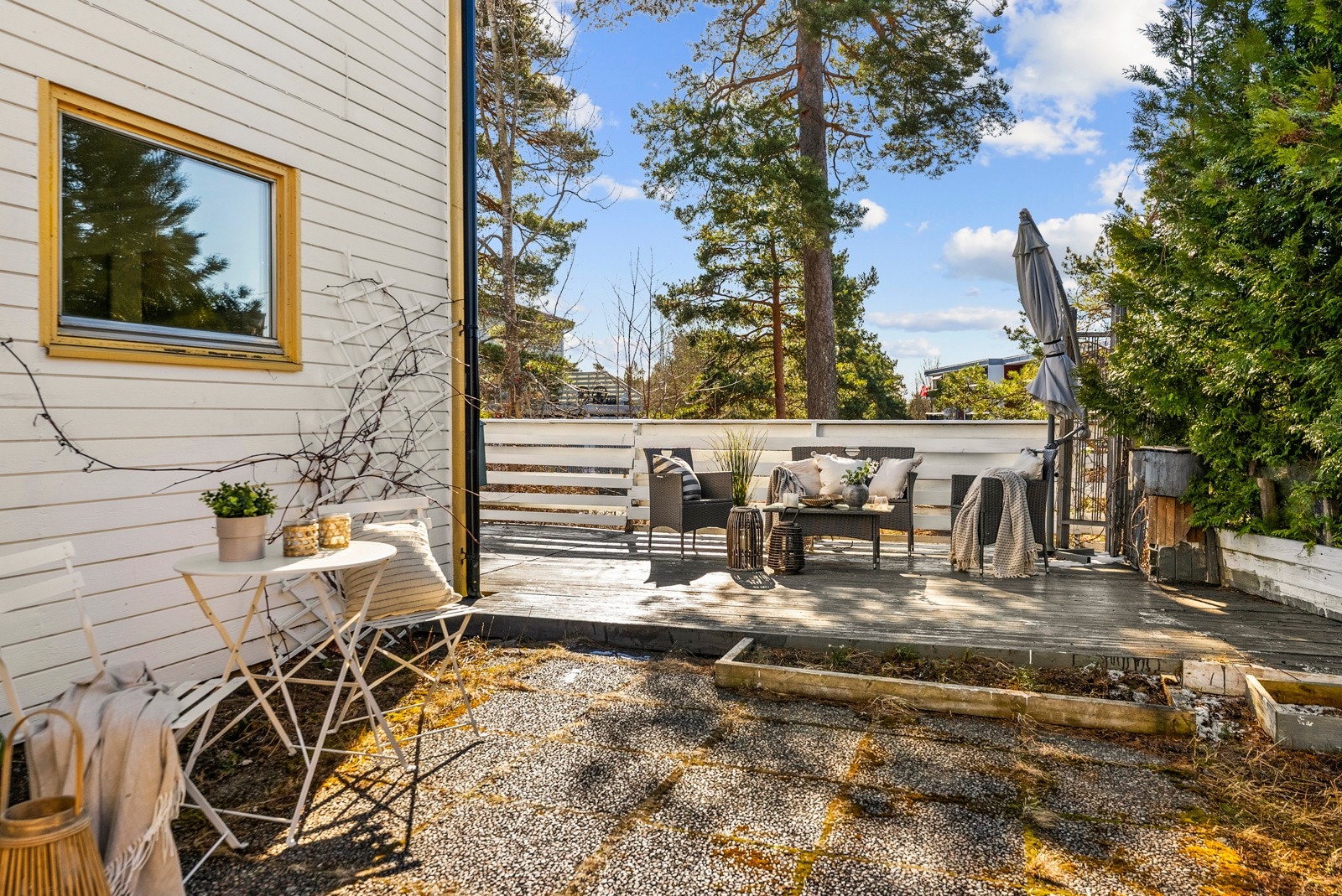 Uteområdene gir deg mulighet til å skape ditt eget fristed - enten du ønsker solfylte soner for varme sommerdager eller en sval skyggekrok. Galleribilde