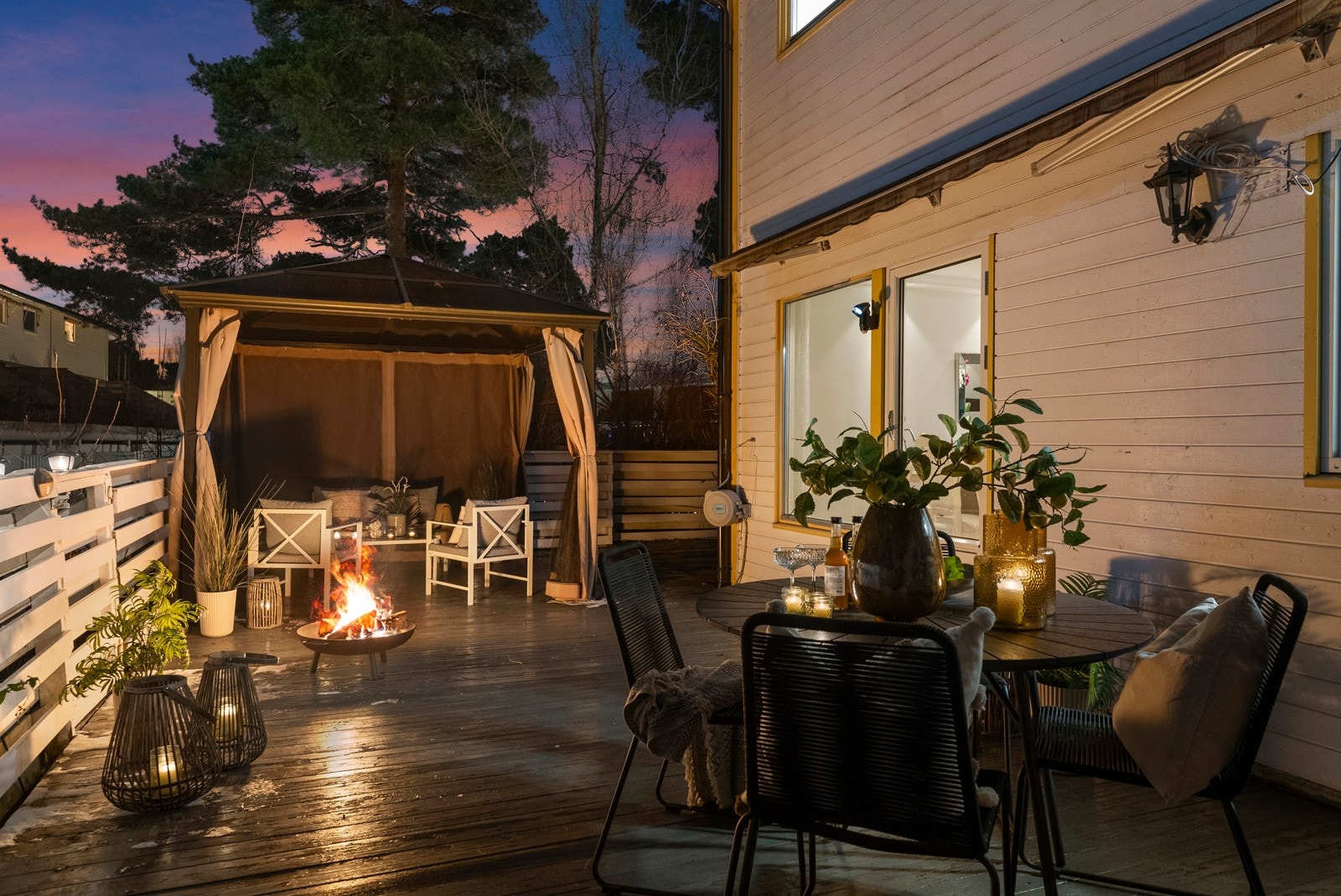 Uteområdet på kveldstid! Galleribilde