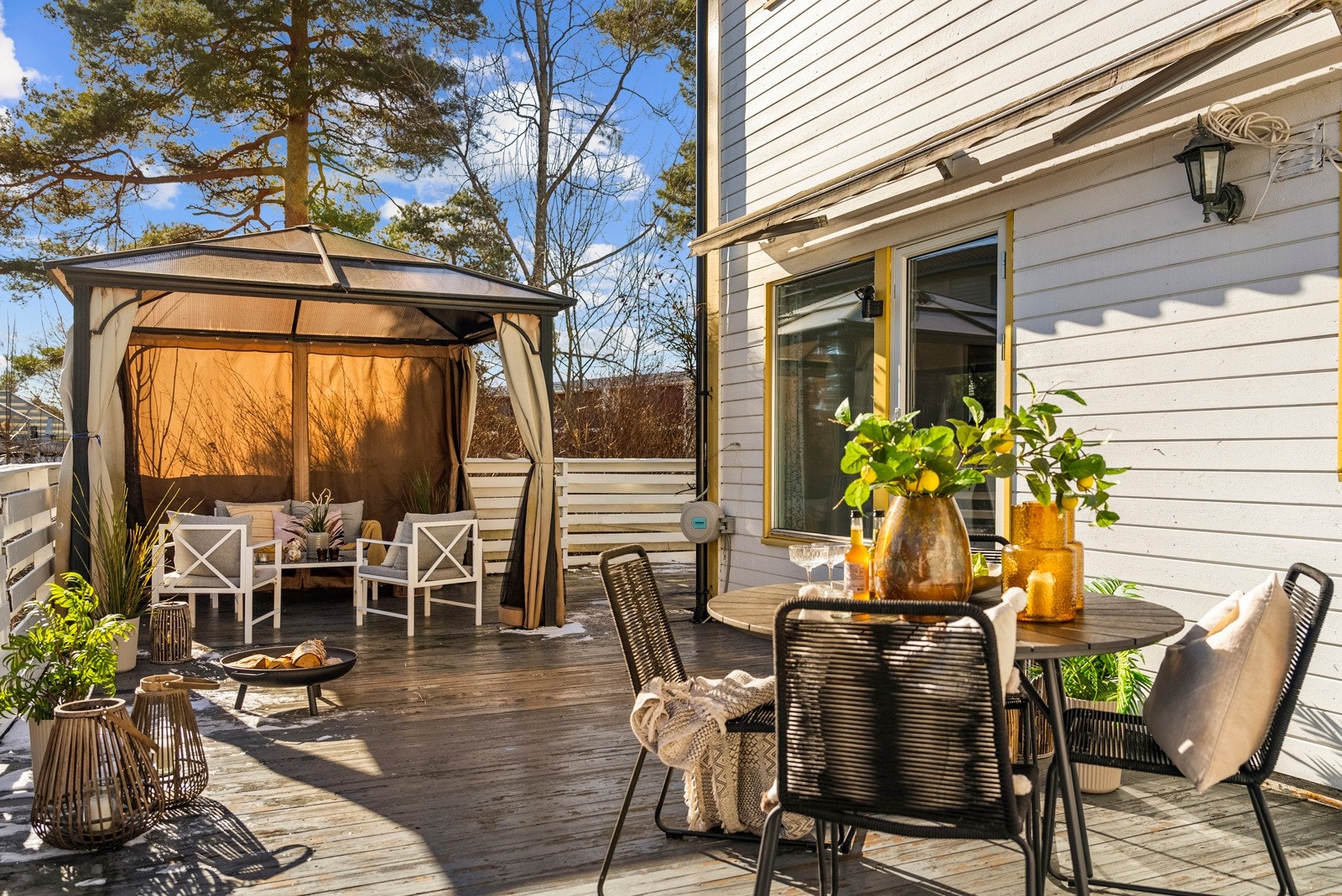 Her er det flere soner, pergola og masse potensiale. Galleribilde