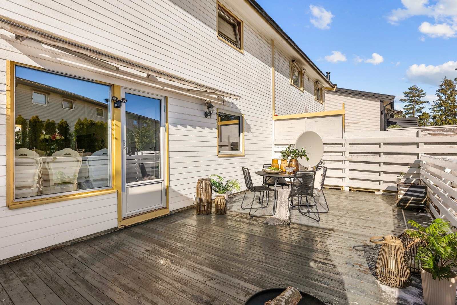 Her kan du skape din egen oase med utemøbler, grill og beplantning Galleribilde