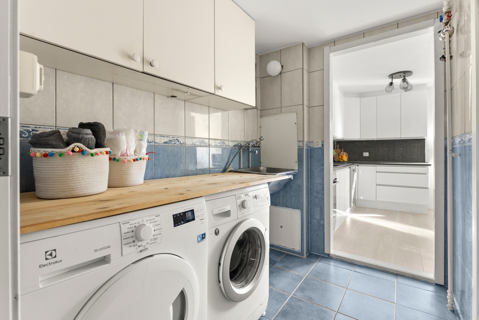 Et romslig og praktisk vaskerom Galleribilde