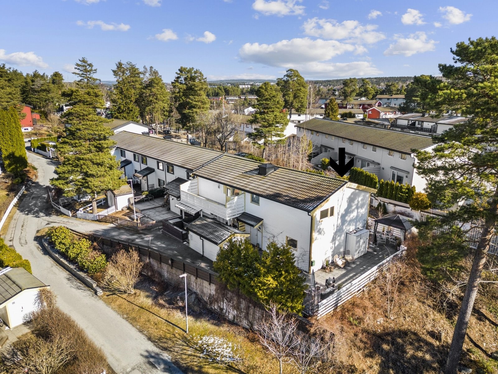 Romslig og praktisk bolig over to plan, perfekt for barnefamilier! Galleribilde