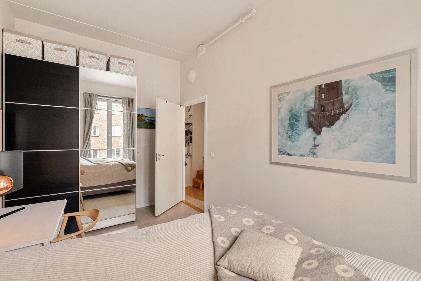 Garderobeskapet på soverommet følger boligen. Galleribilde