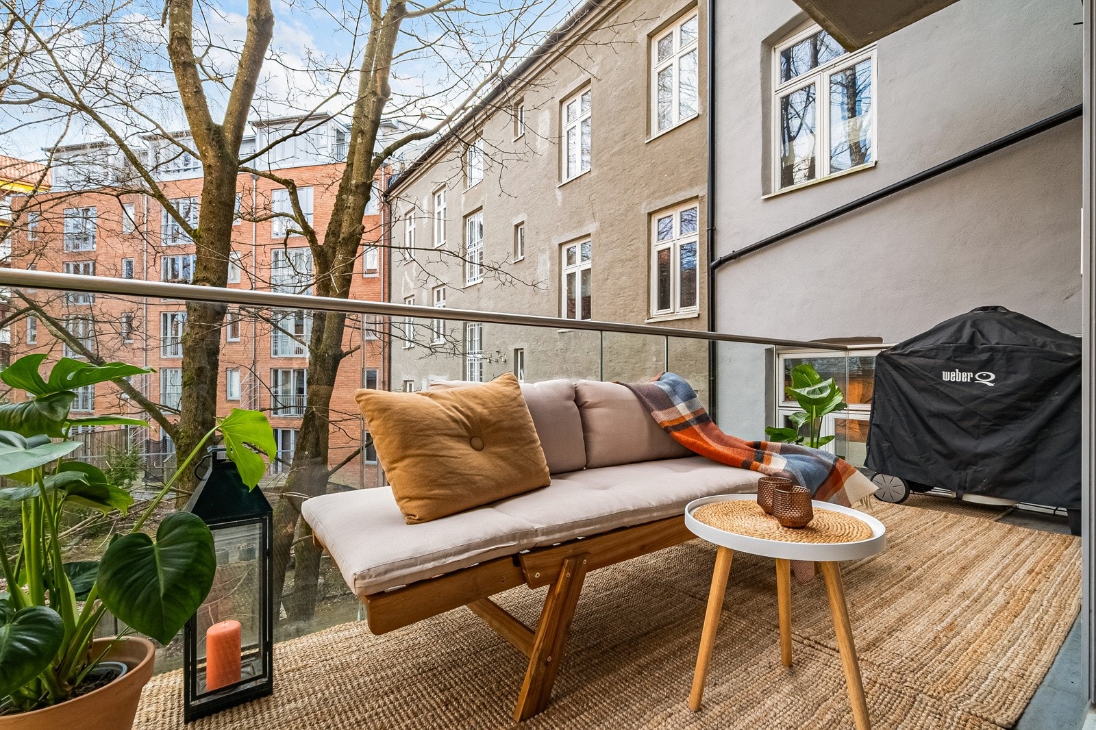 Utenfor stuen er det en herlig og romslig balkong som vender mot den rolige bakgården. Galleribilde