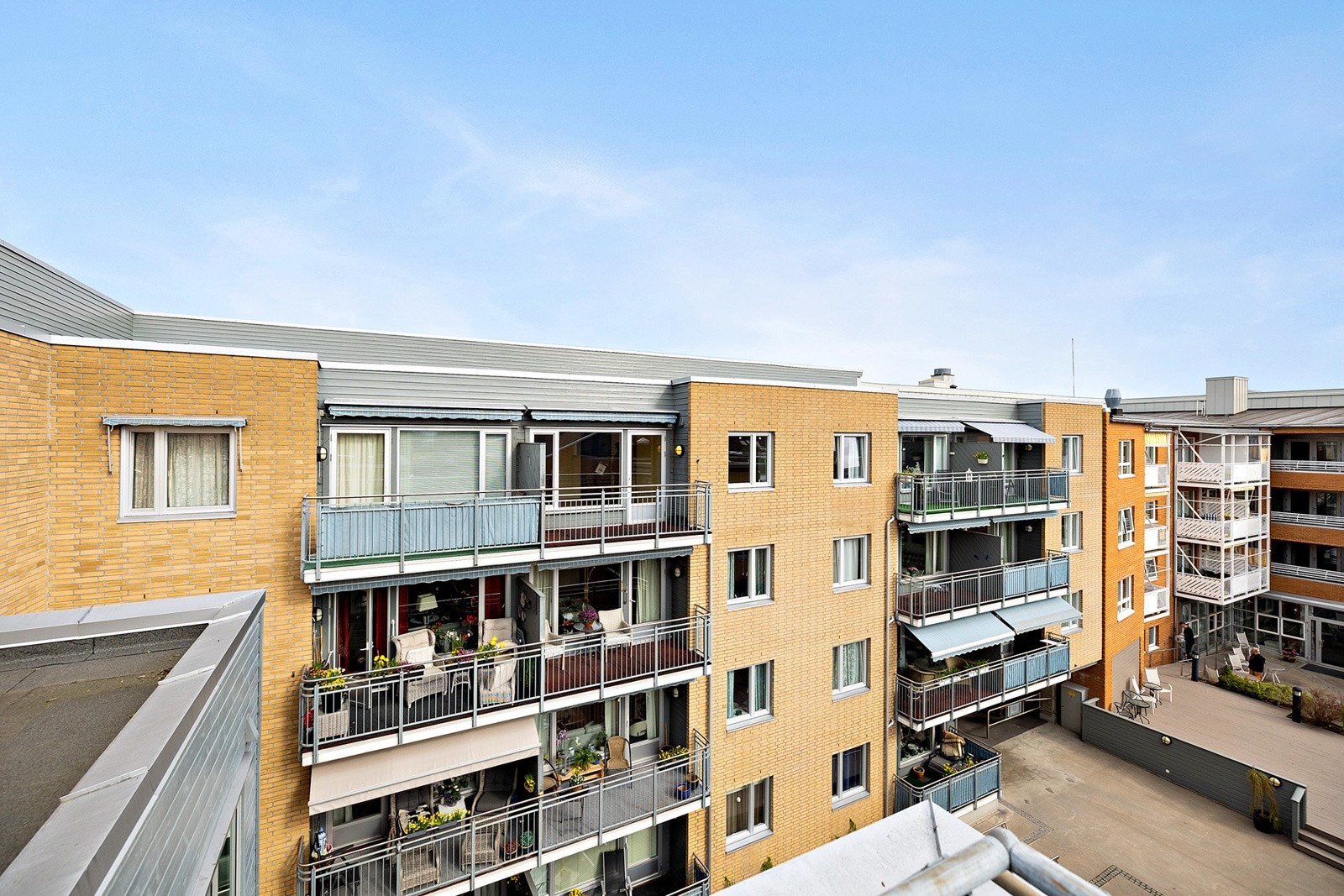 Velkommen til Midtløkken II og leilighet 442 - en hyggelig leilighet i 4 etasje med utsyn mot atrium Galleribilde