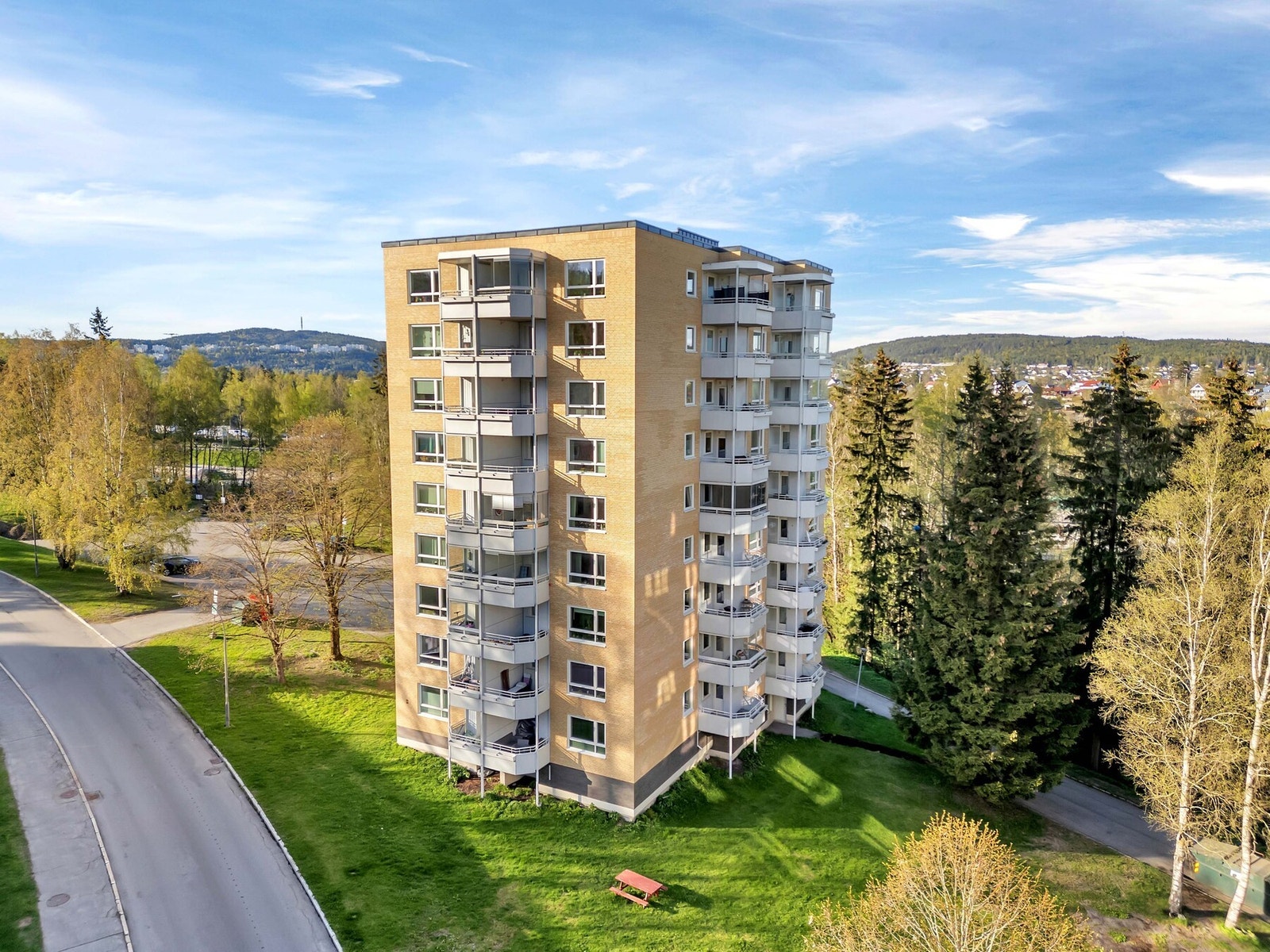 Leiligheten ligger flott til på Ellingsrud/Karihaugen. Her har du marka som nærmeste nabo! Galleribilde