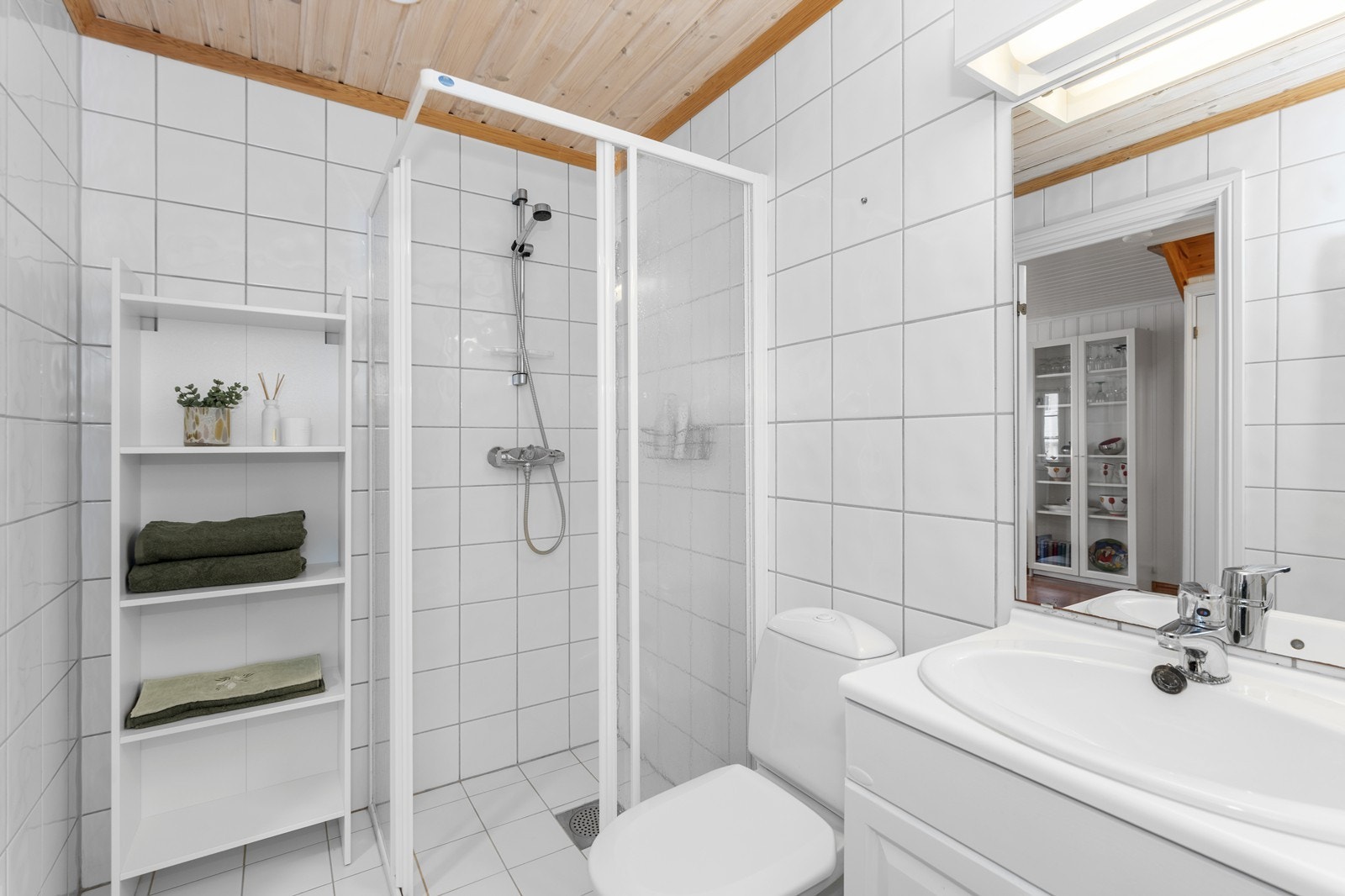 Flislagt bad med varmekabler i gulvet. Galleribilde