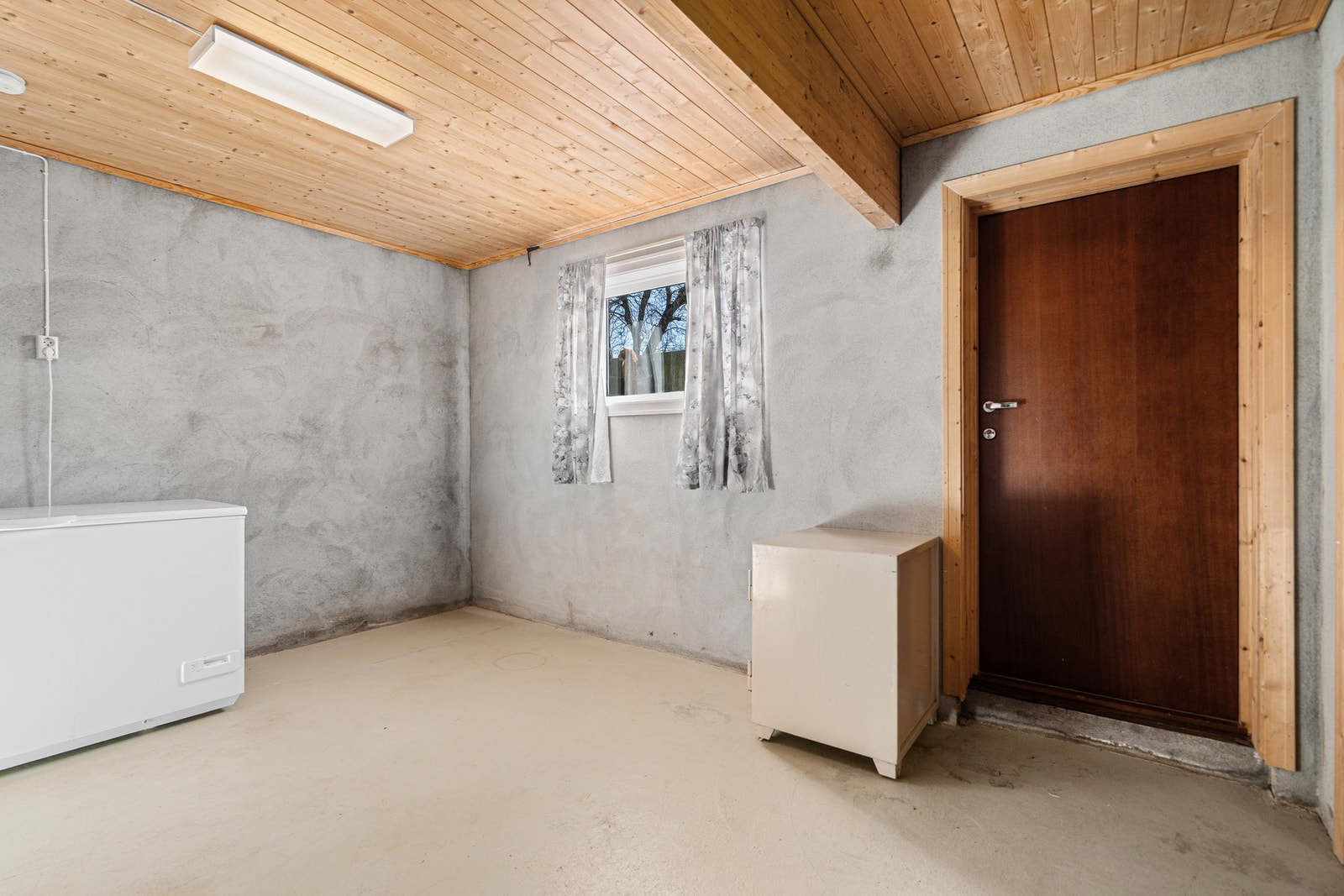 Bodrom med utgang ut. Galleribilde