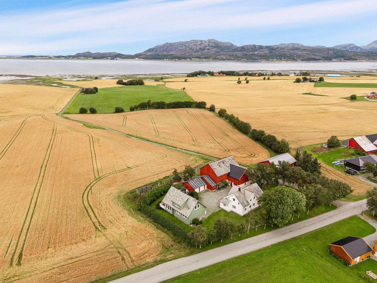 Velkommen til Utstrandveien 248!
Et koselig småbruk med masse muligheter! Galleribilde