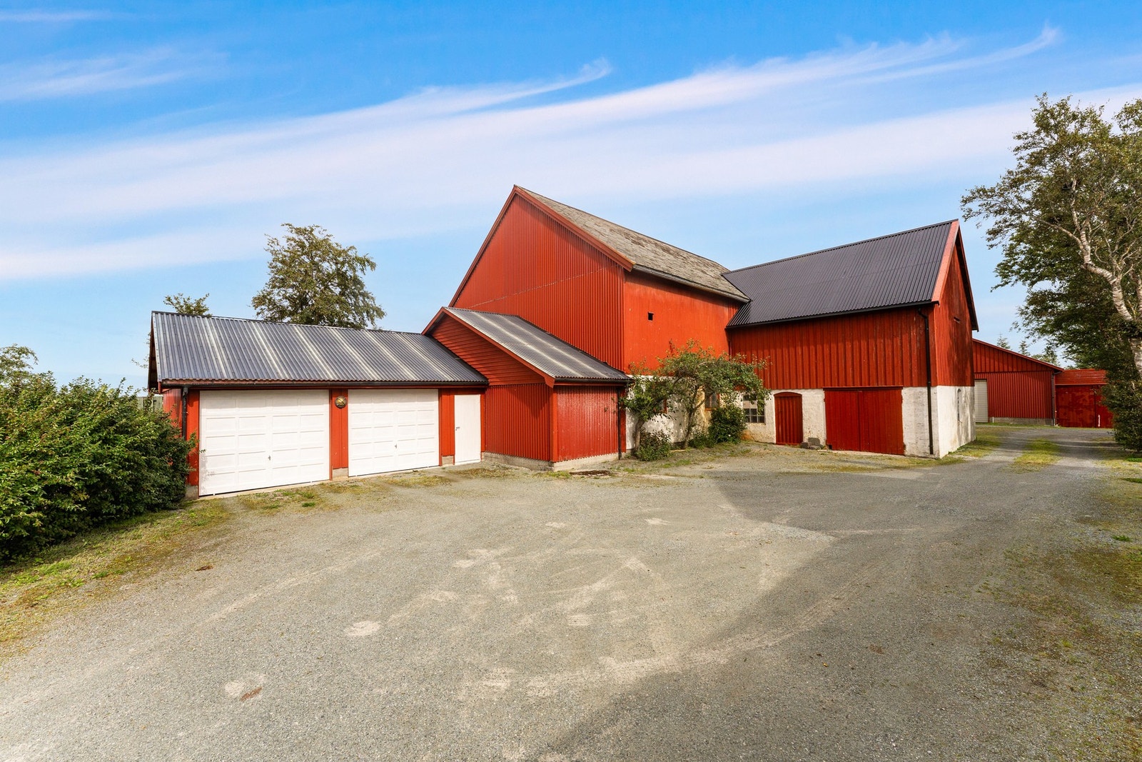 Garasjedelen er påbygd fjøset i 1998. Galleribilde