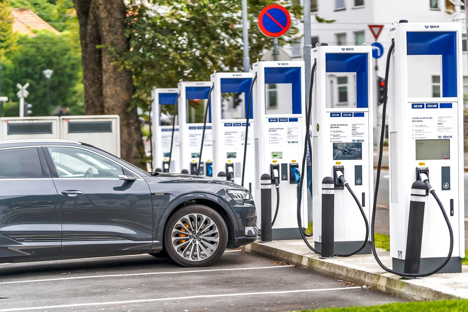 Med kun ett bybanestopp til Høgskulen på Vestlandet og nærhet til Haukeland Universitetssykehus, er leiligheten også praktisk plassert for studenter og helsepersonell. Galleribilde