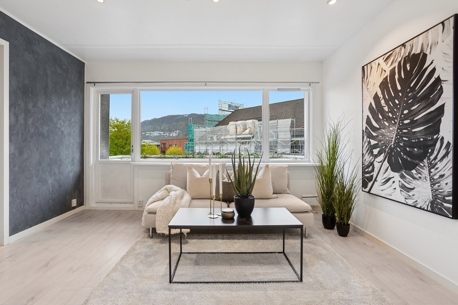 Fra stue er det utgang til nordvendt balkong på ca. 4,93 m² Galleribilde