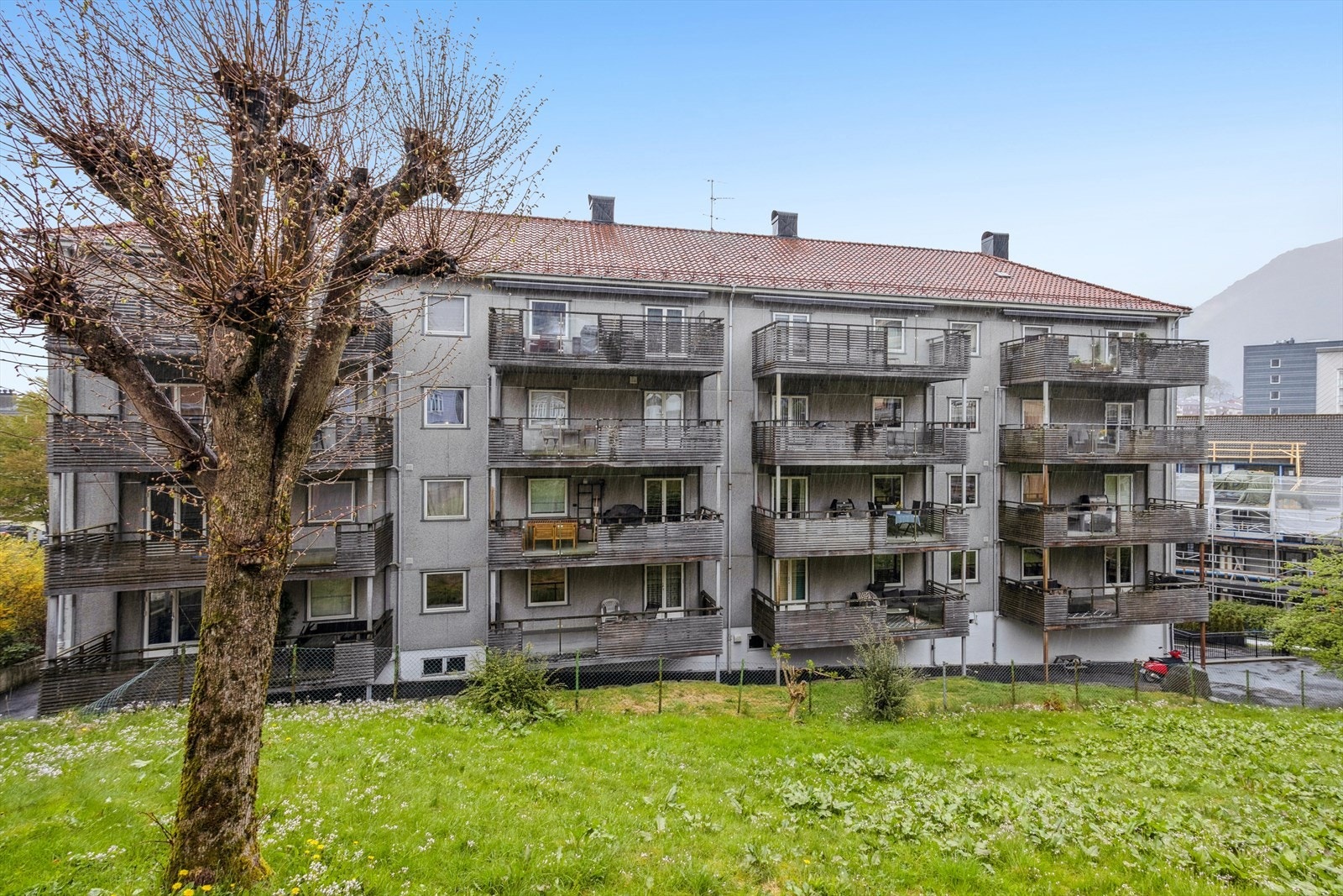 En større andelsleilighet med 3 soverom, felles parkering og gode kvaliteter Galleribilde