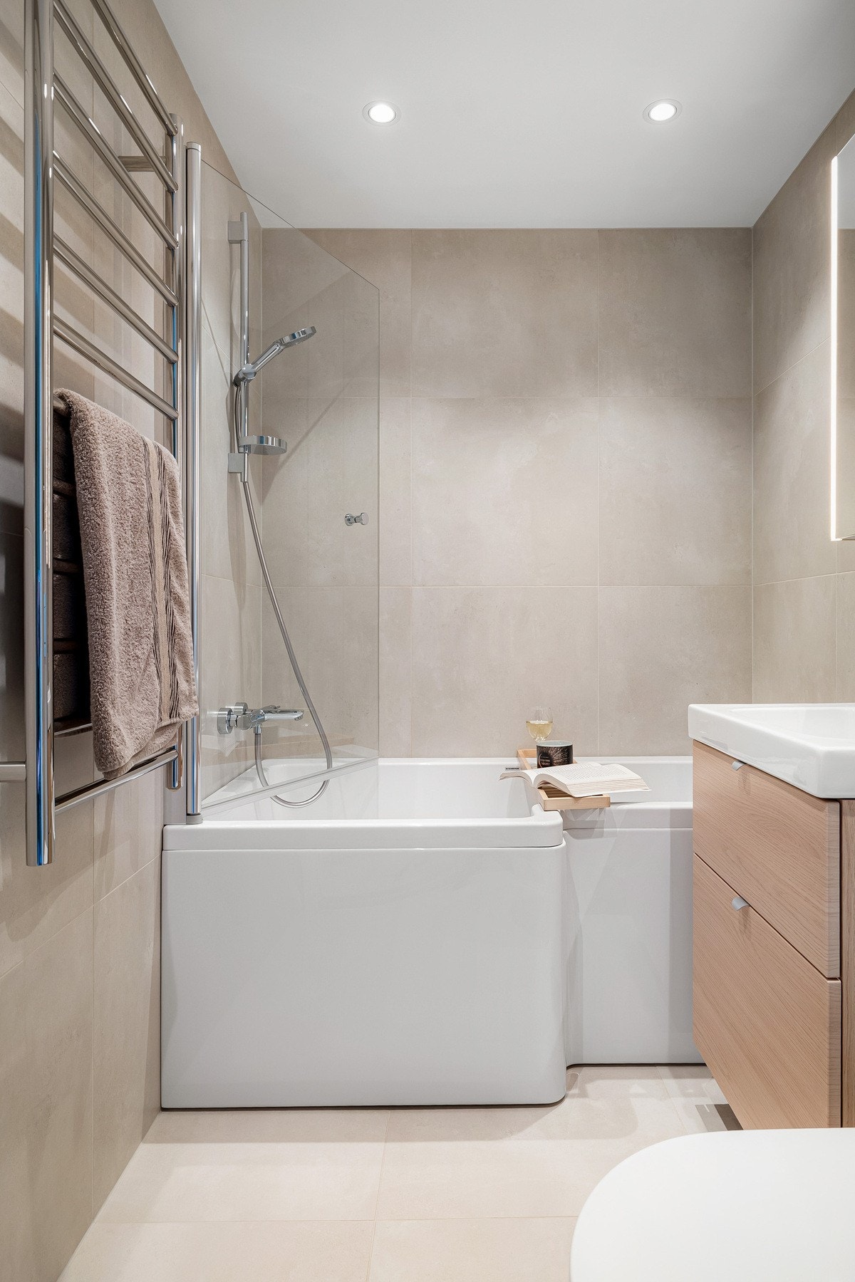 Badet ble rehabilitert i 2022, og det foreligger FDV-dokumentasjon for trygghet og kvalitet. Galleribilde