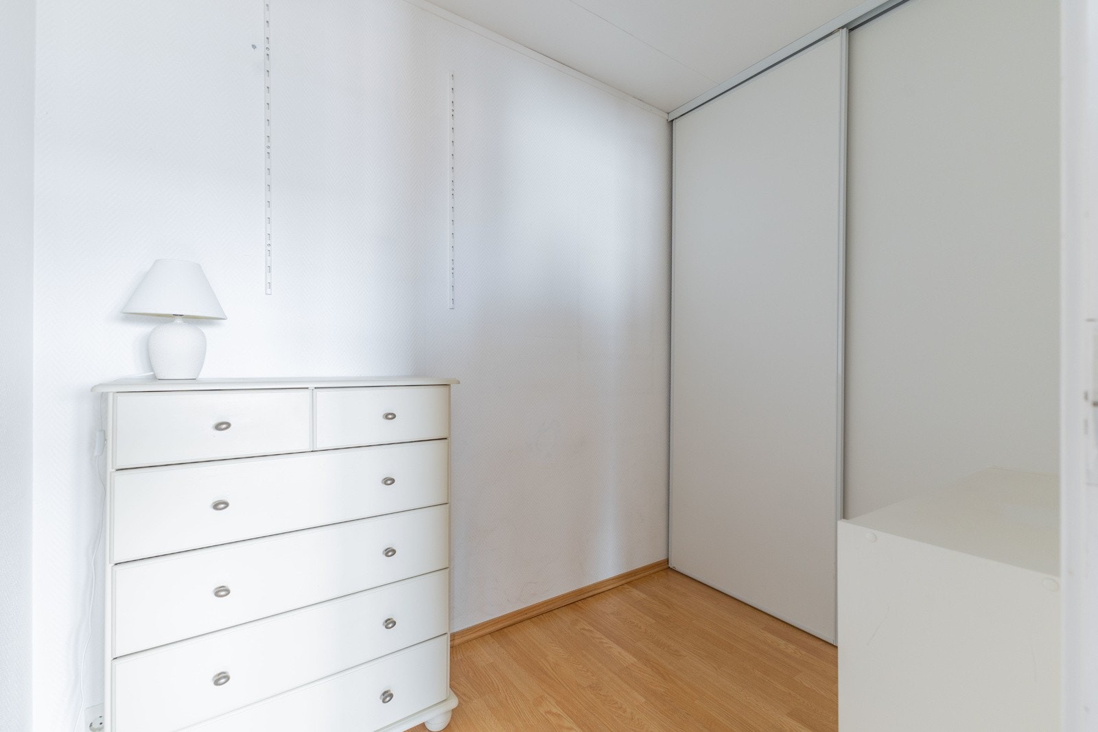 Meget praktisk garderoberom/bod/kontor Galleribilde