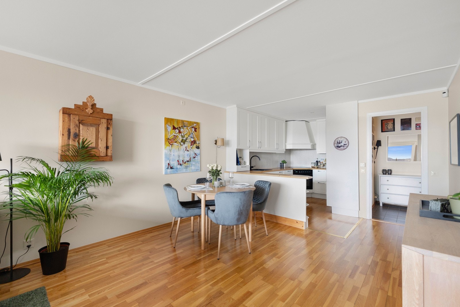 God plass til stort spisebord Galleribilde