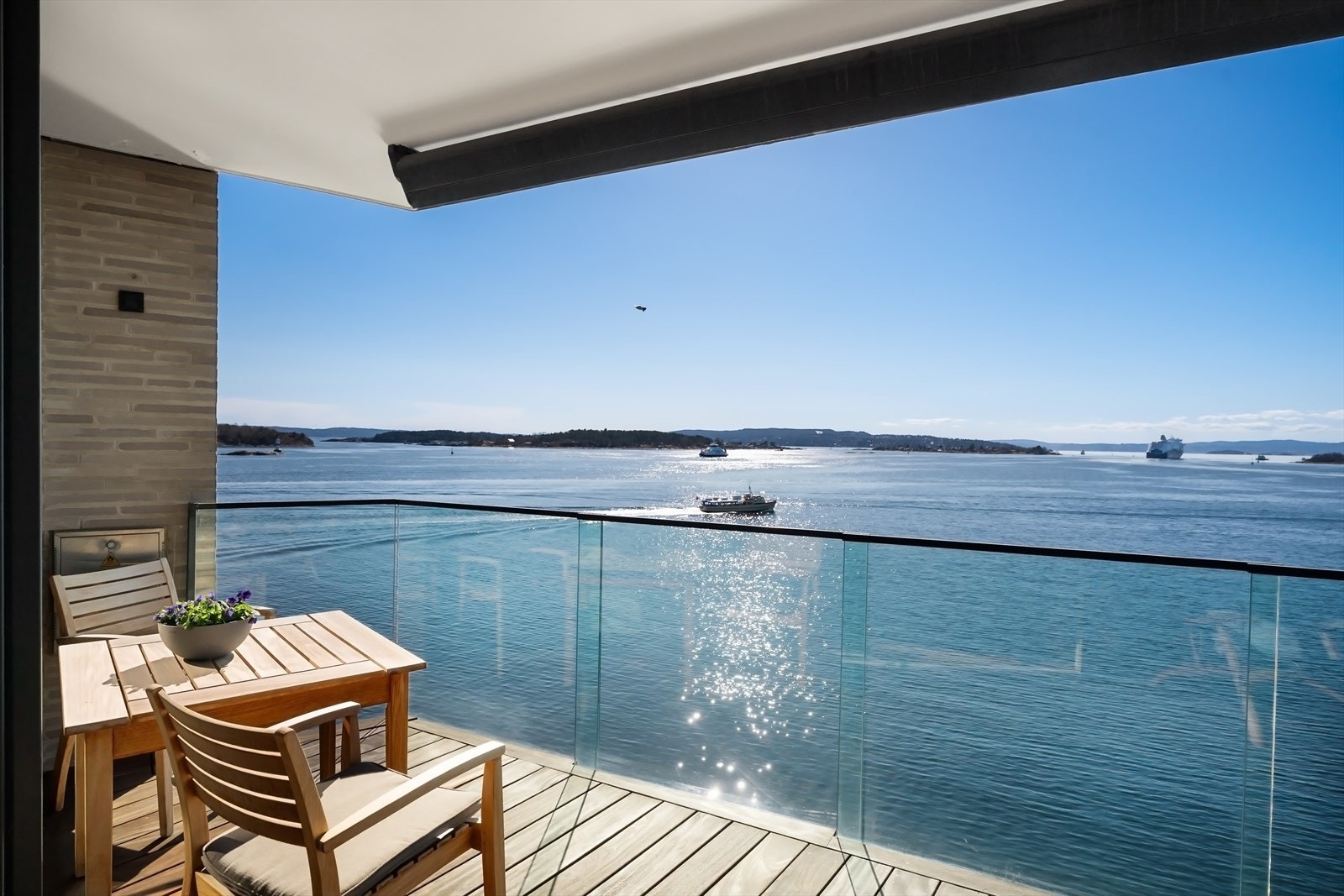 Her bor man med umiddelbar nærhet til sjøen, en enorm følelse av luft og frihet Galleribilde