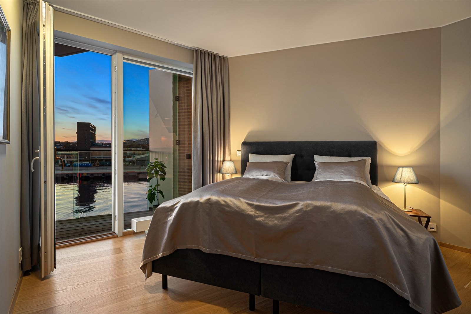 Hovedsoverommet på kveldstid Galleribilde