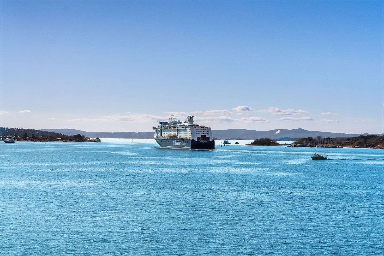 Spektakulær og fri utsikt utover Oslofjorden, med sol fra formiddagen til den går ned i vest midtsommers Galleribilde