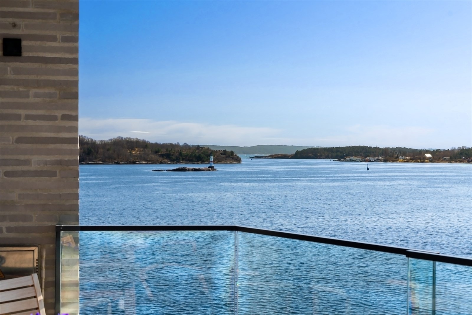 Her kan man nyte utsikten og solen i skjermede omgivelser Galleribilde