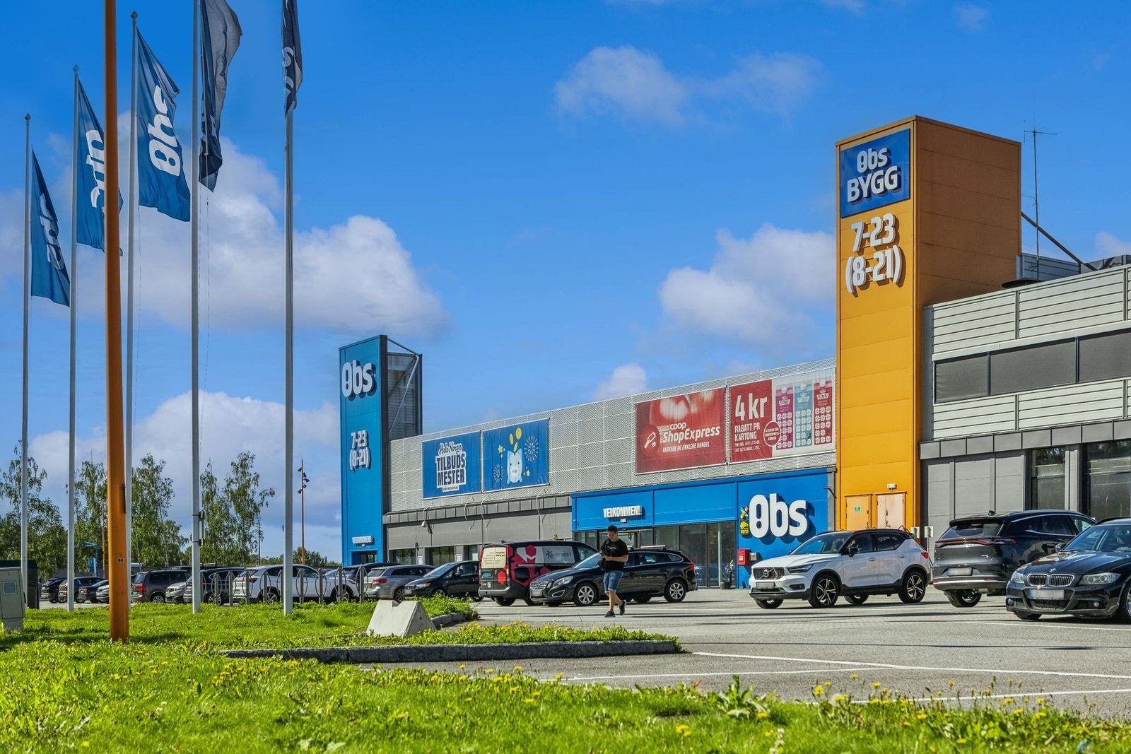 Coop OBS og Coop Bygg er kort vei fra boligen. Galleribilde