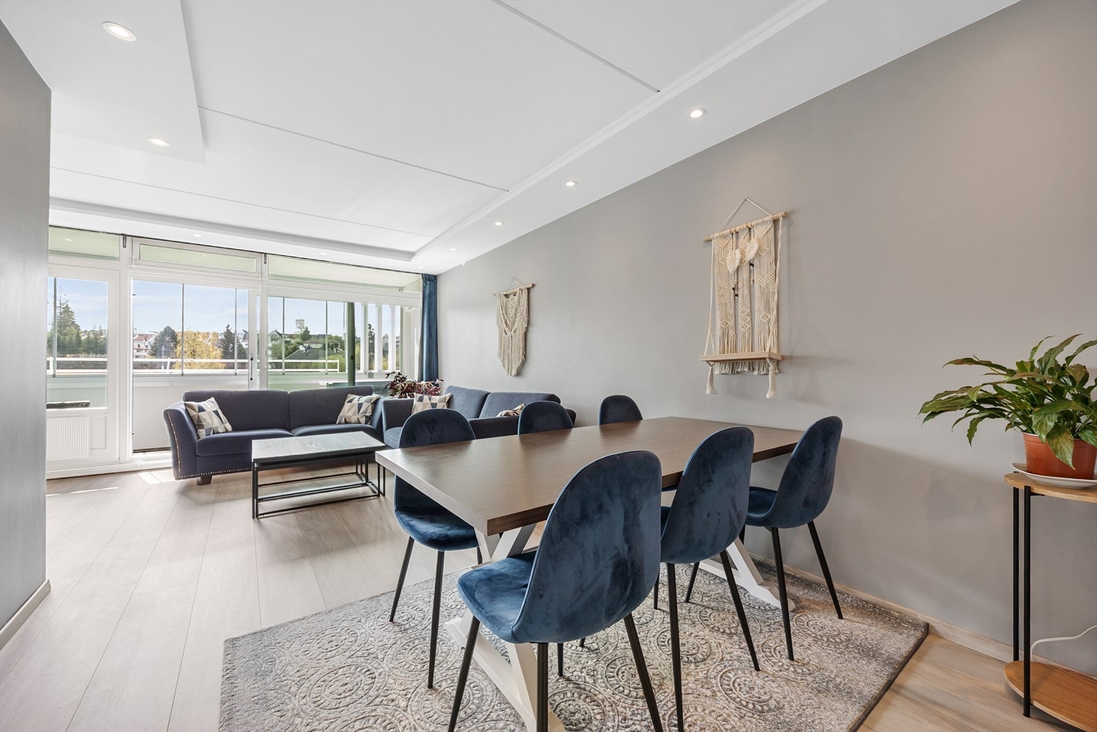 Lokalmegler Awet Tella v/ EiendomsMegler 1 har gleden av å presentere Ole Brumms vei 22! Galleribilde