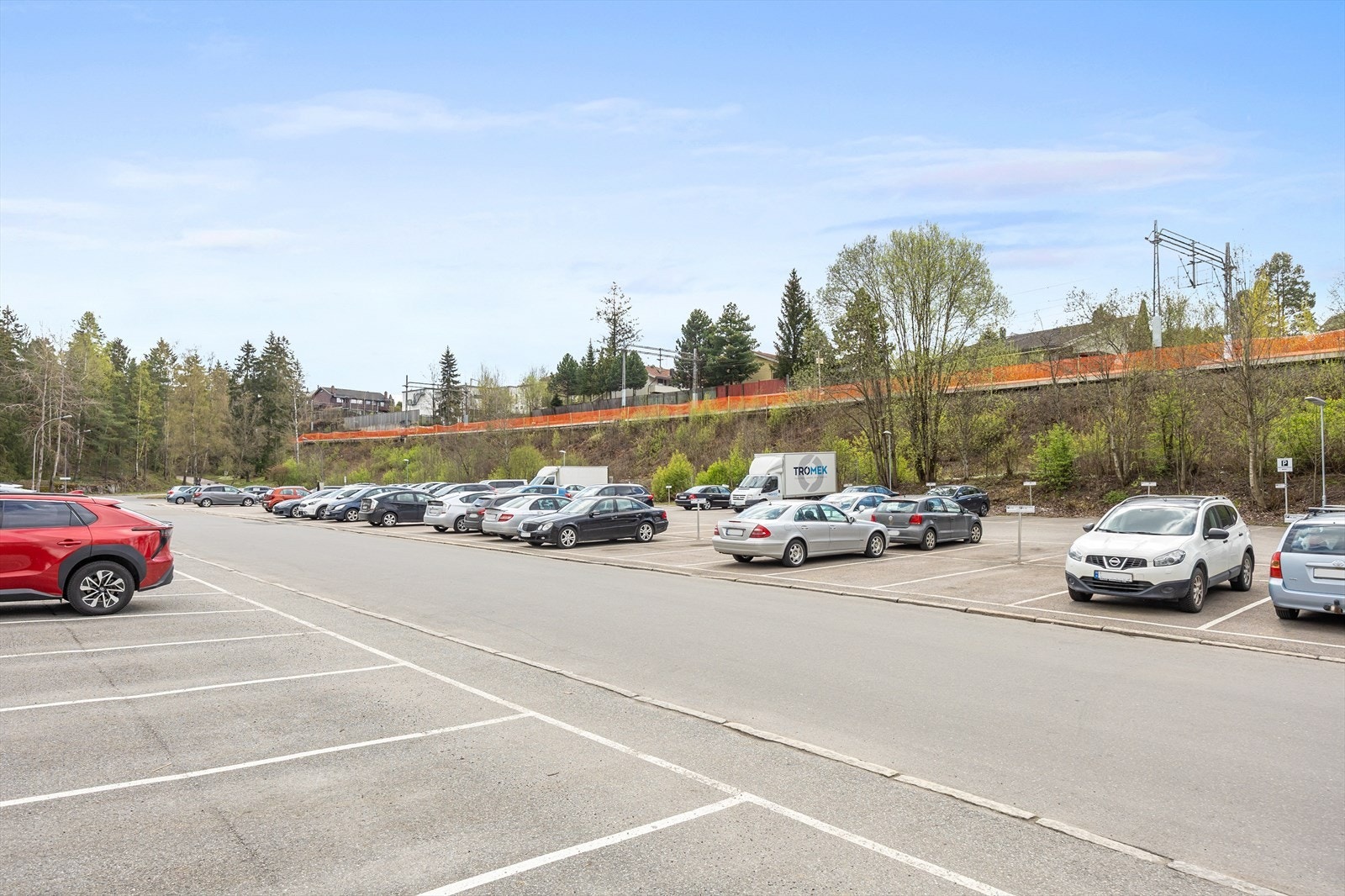 God parkeringsplass som kan leies via borettslaget. Galleribilde