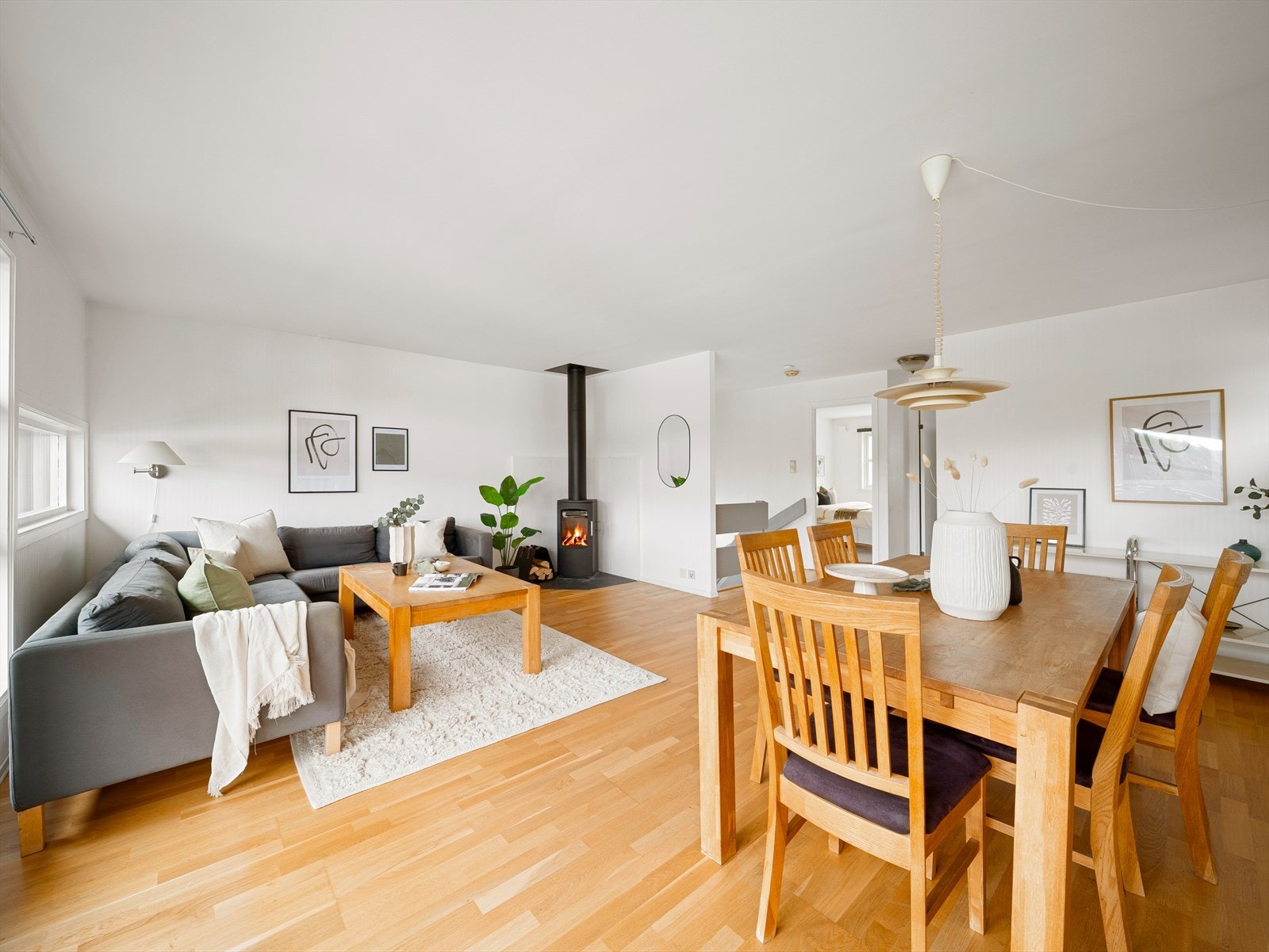 Romslig stue på ca. 37 m² Galleribilde