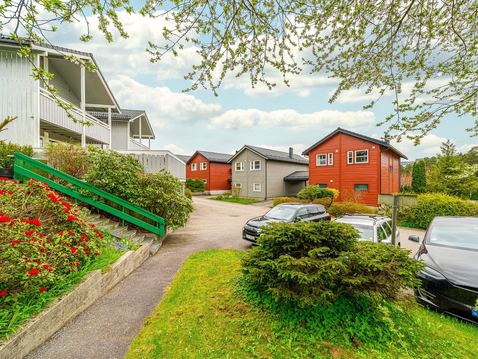 Flotte fellesarealer i borettslaget der det også er gjesteparkering like i nærheten Galleribilde