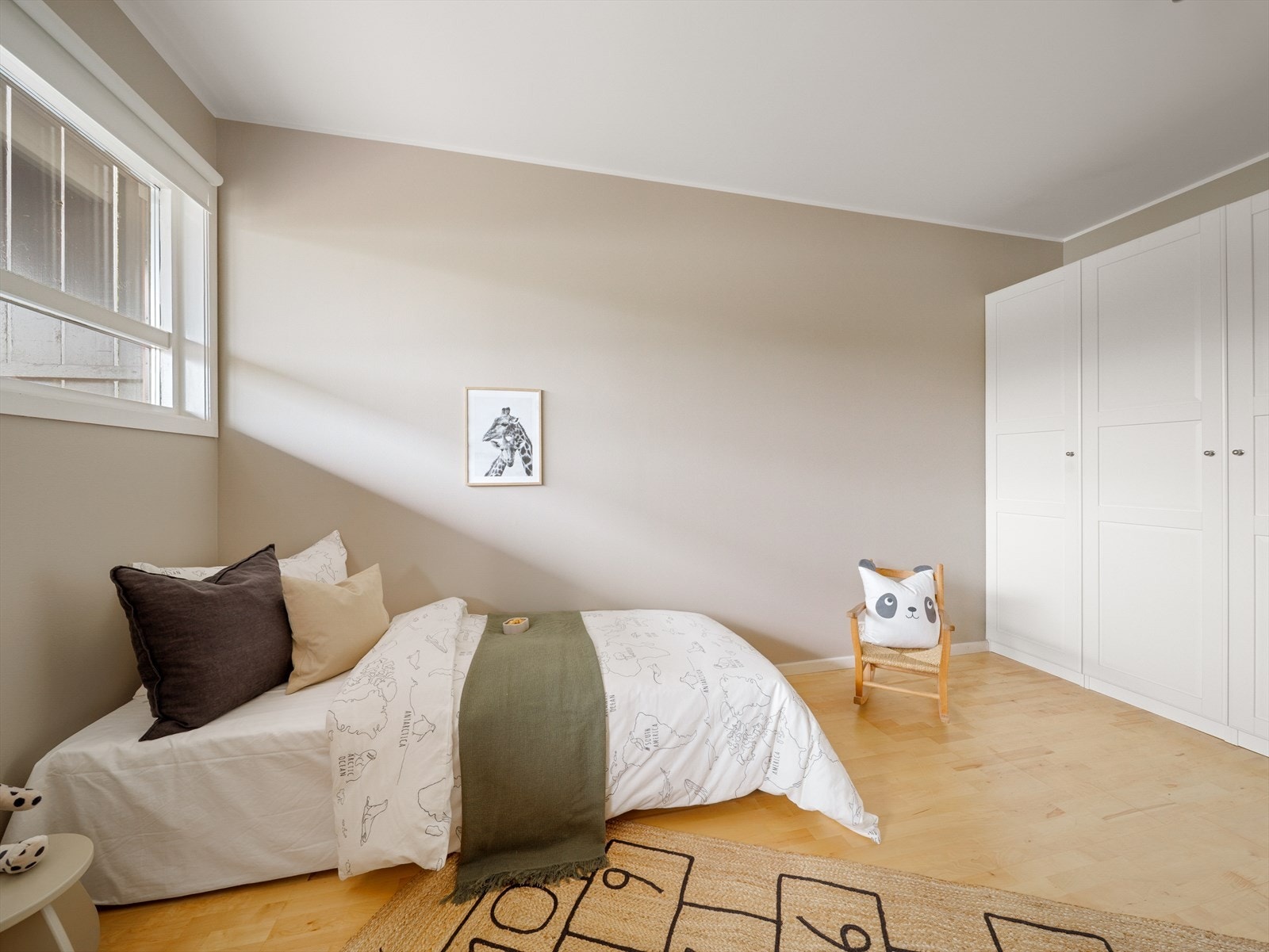 Soverom malt i moderne fargetone Galleribilde