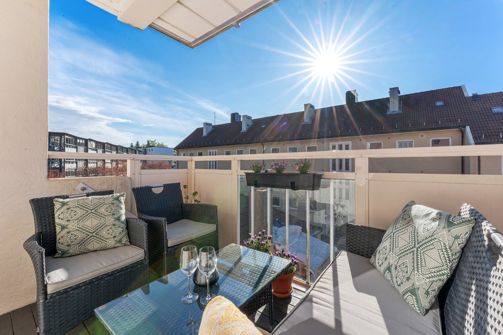 Velkommen til Nordahl Rolfsens vei 25A! En nydelig 3-roms leilighet sentralt på Landås. Galleribilde
