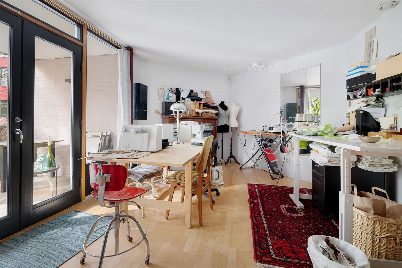 Tilgang til syrom med direkte tilknytning til en solrik, felles balkong et perfekt sted for både kreativt arbeid og avslapning. Galleribilde