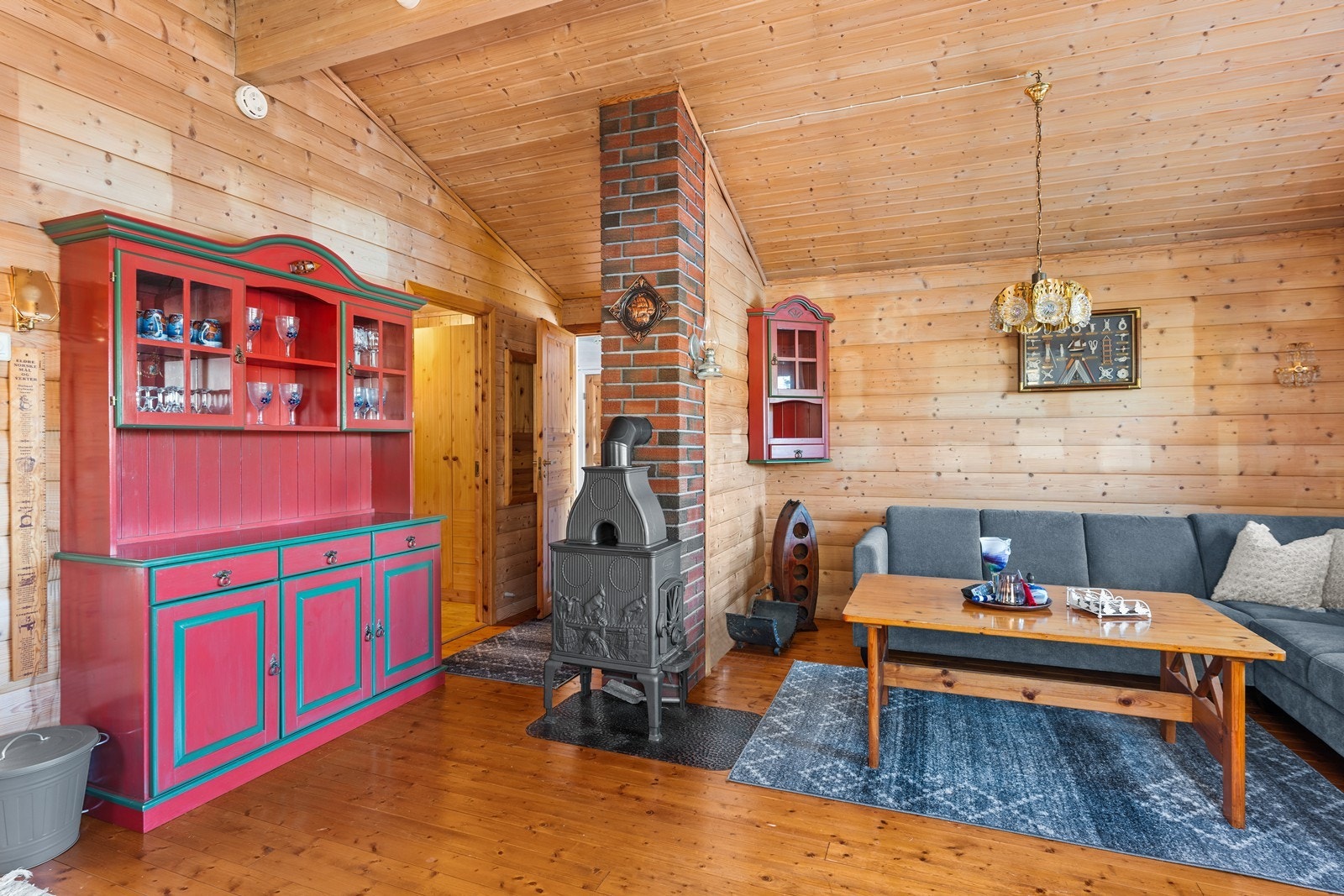 Stue med vedovn. Galleribilde