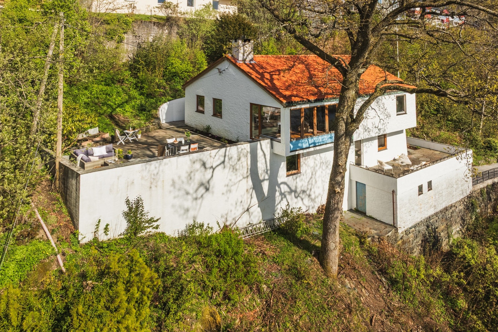 Taket er byttet i 2022 av byggmester Granberg. Galleribilde
