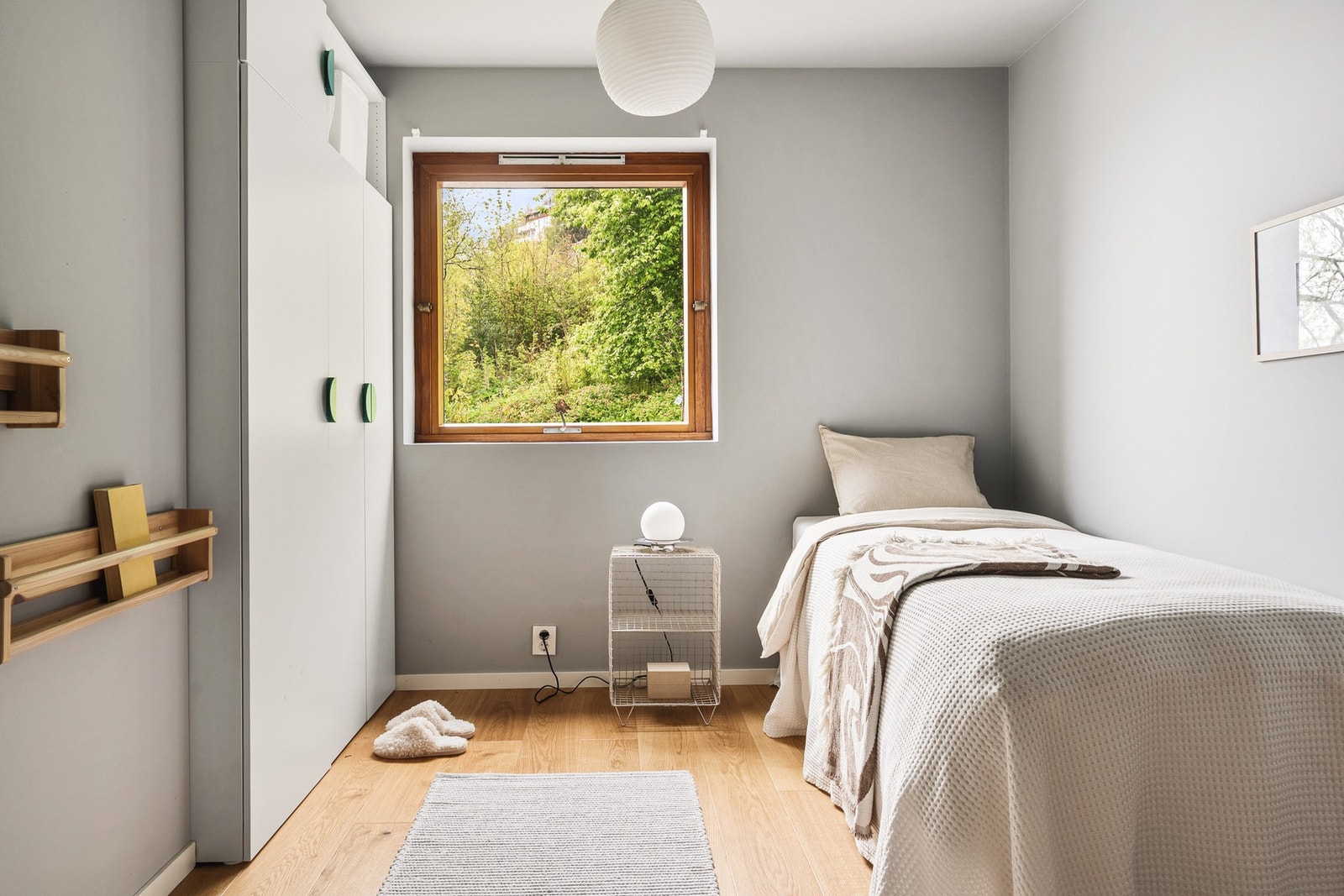 Det er innbygget nisje til garderobe i de minste soverommene for optimal utnyttelse av plass. Galleribilde