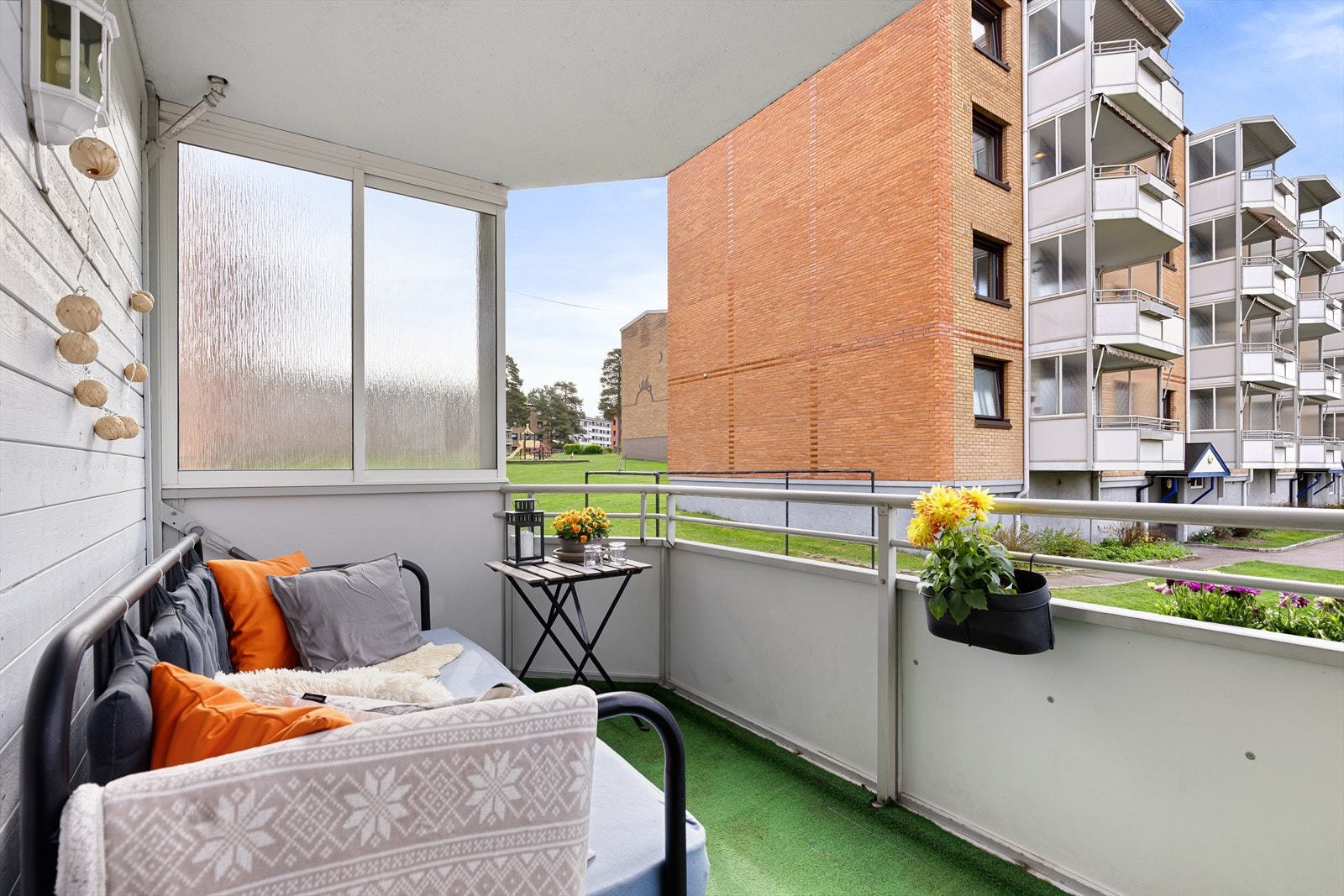 Fra stuen er det utgang til en sydvendt balkong Galleribilde