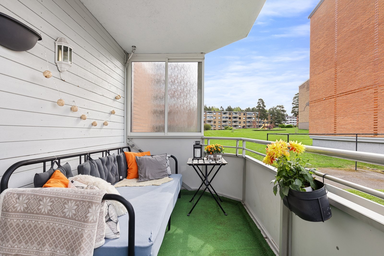 På balkongen er det god plass til sittegruppe m.m. Galleribilde