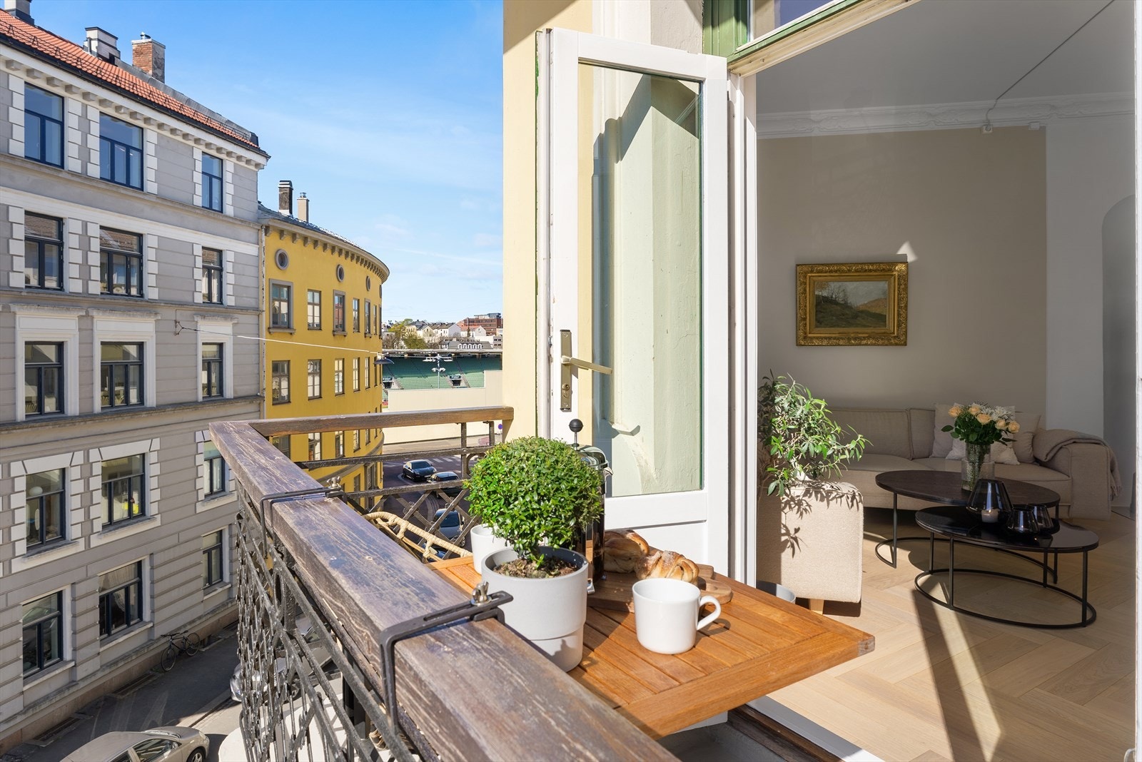 Utsikt fra balkongen mot Bislett stadion og solnedganger sommerstid i vest. Galleribilde