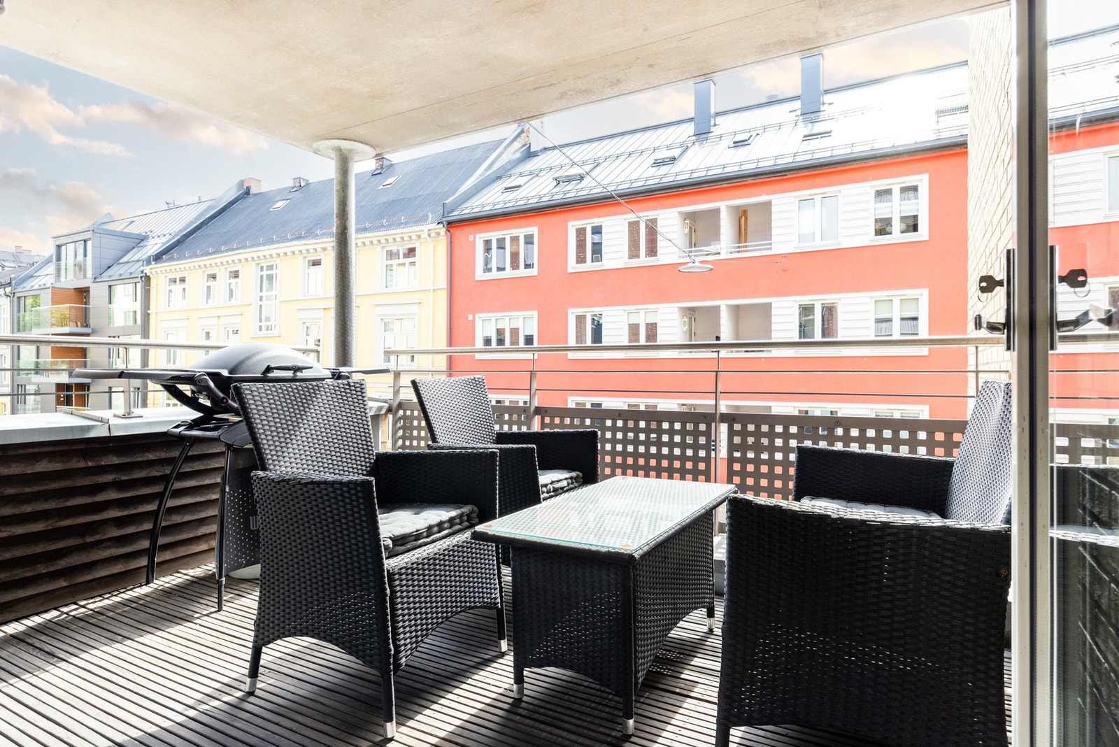 Balkongen er på 7 m² og har god plass til utemøblement, grill og beplantning. Galleribilde