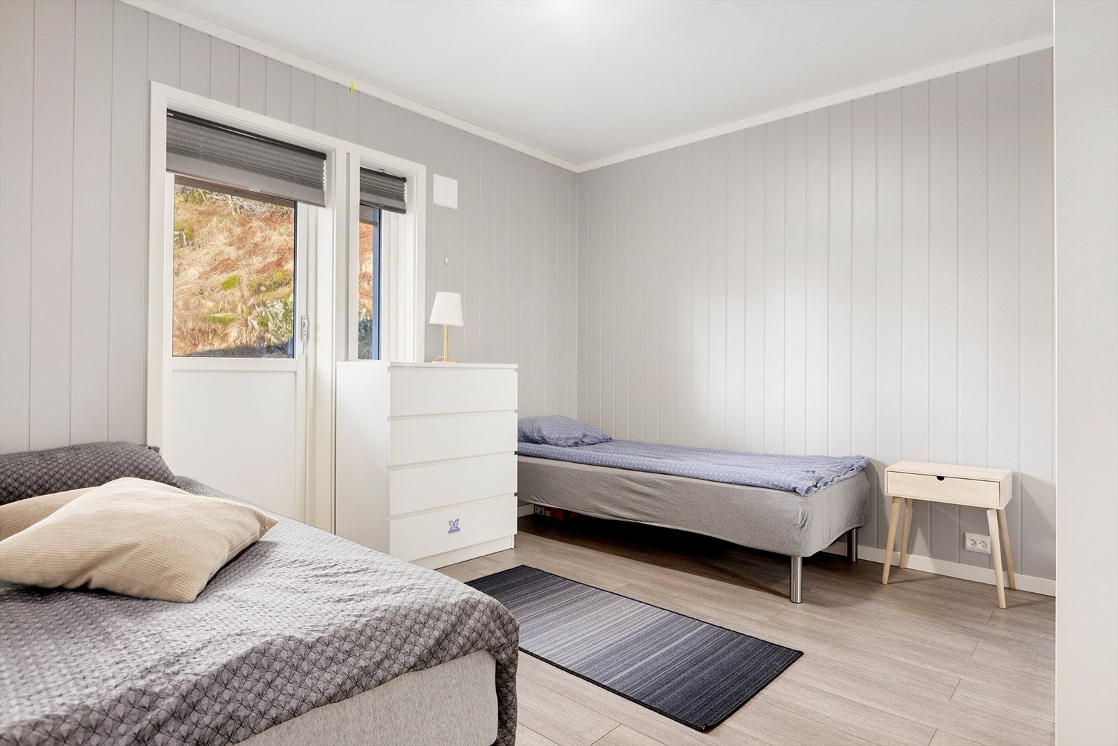Soverom med utgang til balkong Galleribilde