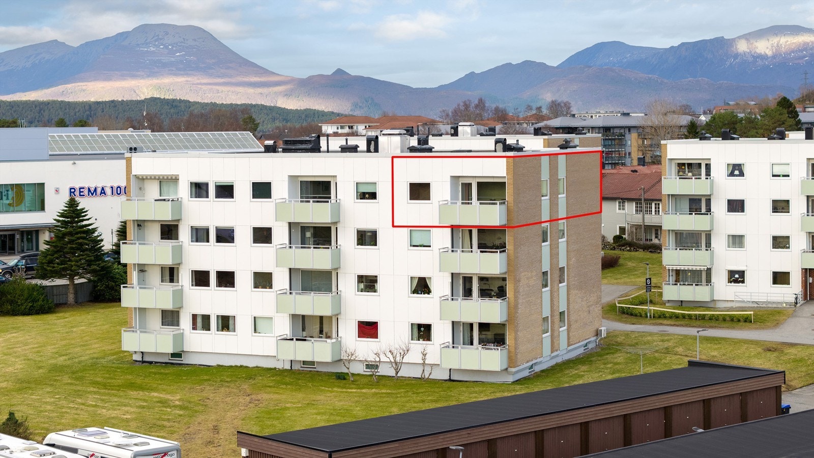 Leiligheten er beliggende i øverste etasje på enden mot sydvest Galleribilde