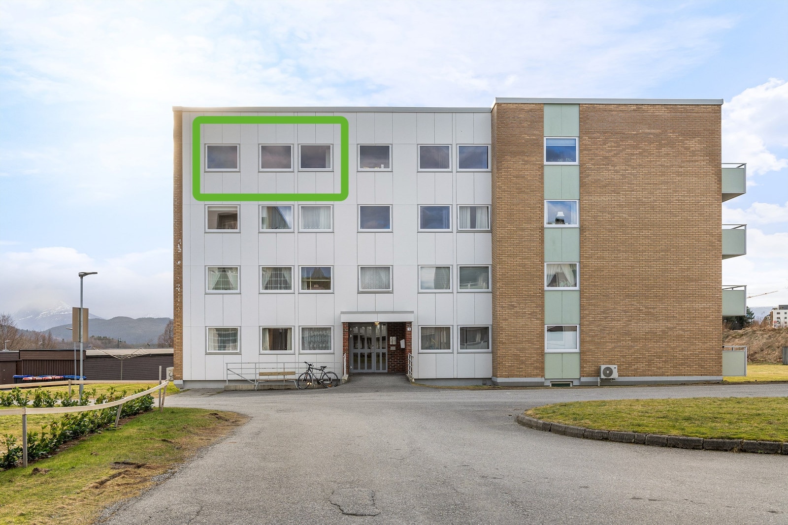 Inngangsparti og fasade mot øst Galleribilde