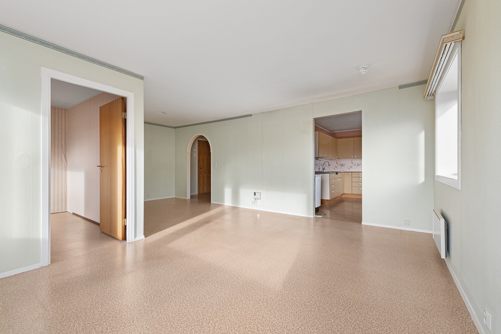 Stue mot kjøkken og soverom Galleribilde