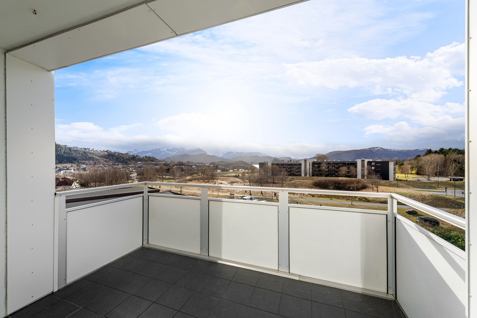 Velkommen til Vestre Aspehaug 3 presentert av Krogsveen v/Eiendomsmegler/Partner Marit Stuen Aursnes Galleribilde