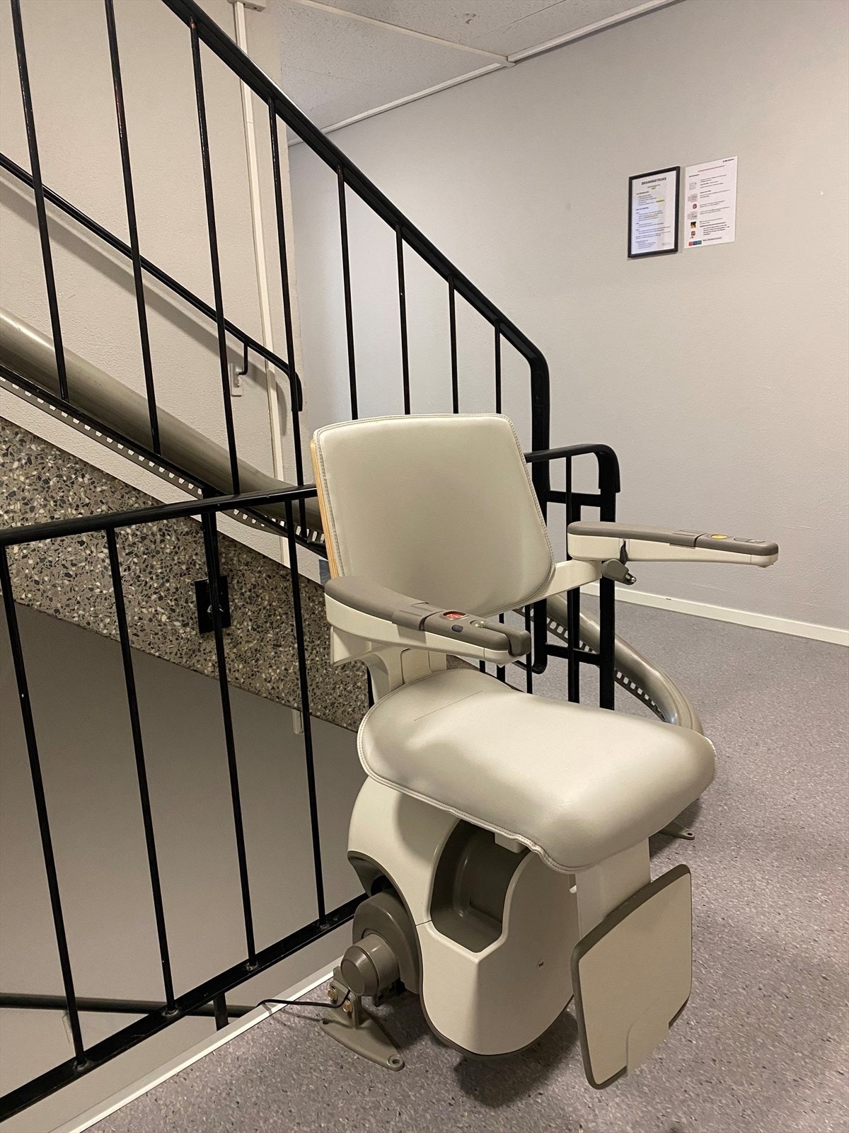 Trappeheis i blokka (Tillatelse for bruk kreves) Galleribilde